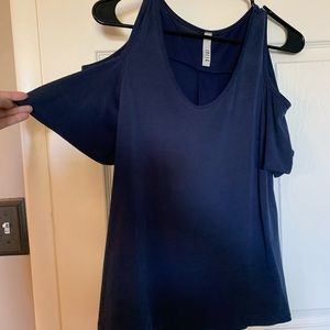Cold shoulder tee